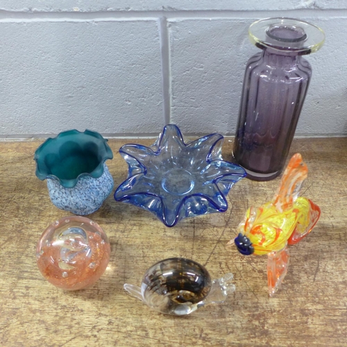 818 - A collection of glass including a Wedgwood snail and a fish **PLEASE NOTE THIS LOT IS NOT ELIGIBLE F... 