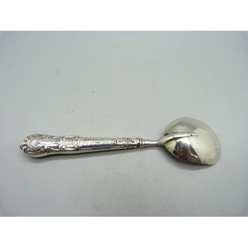 851 - A Georgian silver caddy spoon, Birmingham 1827