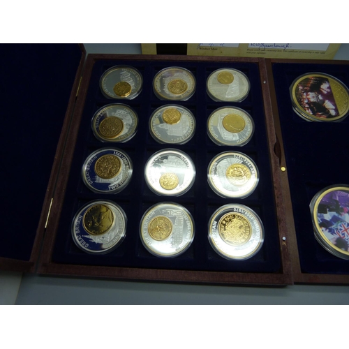 882 - Two Windsor Mint coin sets; the Diamond Jubilee Weedend, five medallions with certificate and the Hi... 