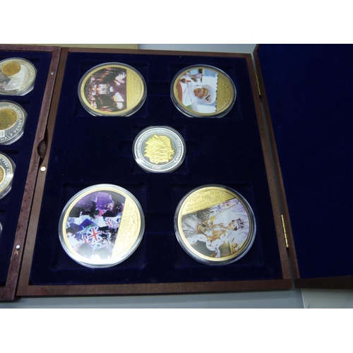 882 - Two Windsor Mint coin sets; the Diamond Jubilee Weedend, five medallions with certificate and the Hi... 