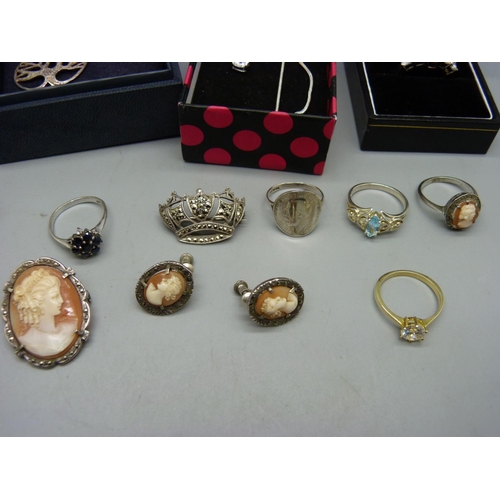 902 - Silver jewellery including a cameo brooch, ring and earring set, stone set rings, etc.