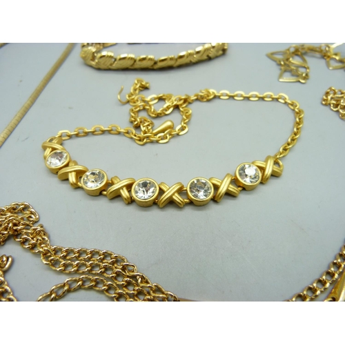 948 - Gold tone jewellery