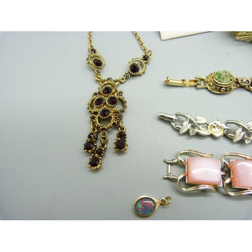 955 - Vintage jewellery