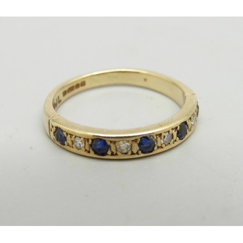 962 - A 9ct gold, sapphire and diamond ring, 2.5g, O