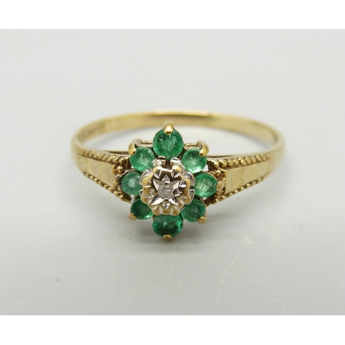 965 - A 9ct gold, emerald and diamond cluster ring, 1.9g, S