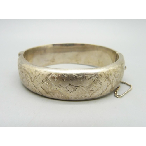 985 - A hallmarked silver bangle