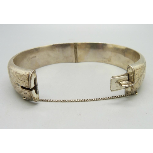 985 - A hallmarked silver bangle