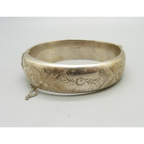 985 - A hallmarked silver bangle