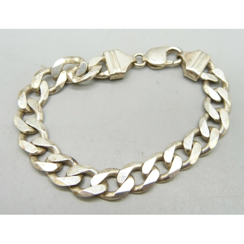 999 - A silver bracelet, 26g