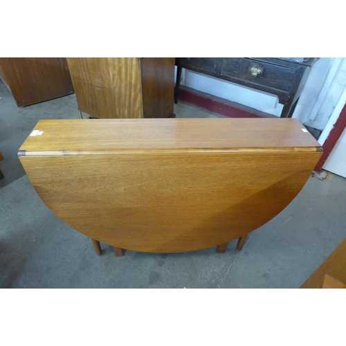 100 - A McIntosh teak drop leaf dining table