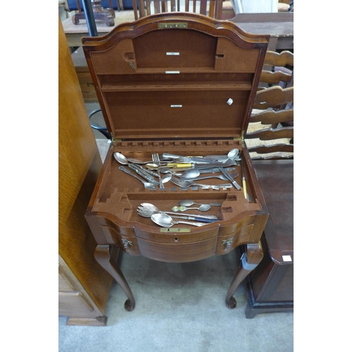 200 - An Edward VII mahogany canteen of cutlery table