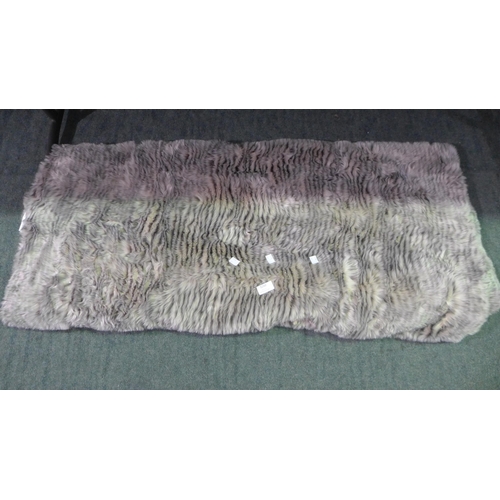 3260 - Faux Fur Grey Zebra Heated Throw (120cm x 160cm)  (255-196)   * This lot is subject to vat