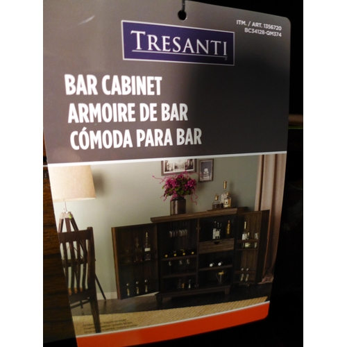 3271 - Tresanti Franklin Drinks Cabinet (H 105.5 x W 95.2 x D 56.4 cm) (4111-21/901)  Original RRP £299.91 ... 