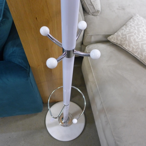 1383 - A white metal hat & coat stand, H 178cms (HC525617)   #