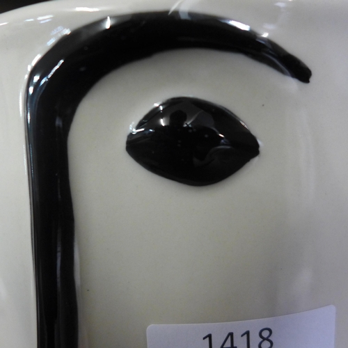 1418 - A black and white Dolomite face planter (90498509)   #