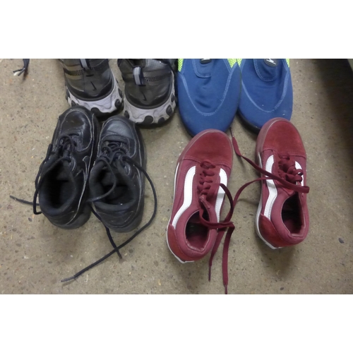 2161 - A box of assorted Nike, Vans, etc. shoes and Baeur ice skates