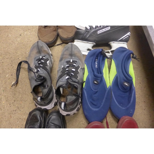 2161 - A box of assorted Nike, Vans, etc. shoes and Baeur ice skates