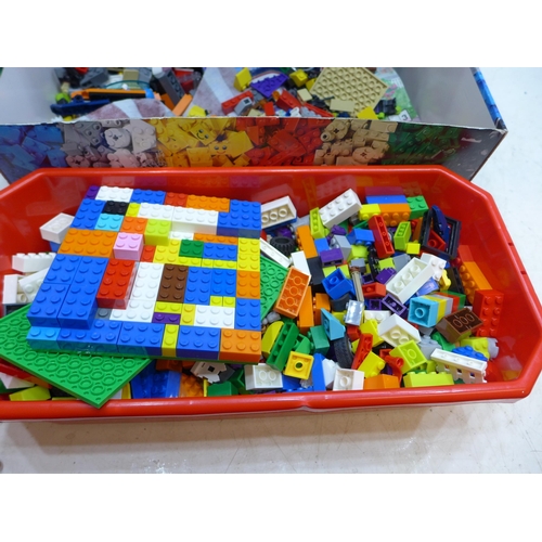 2243 - Approx 10kg mixed Lego