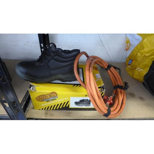 2250 - mineral felt blowtorch and pressure hose plus boxed size 9 safety boots