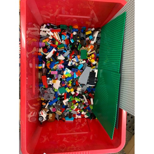 2159 - Large tub of Lego including Star Wars Lego with Lima train set (inc. shunter loco)