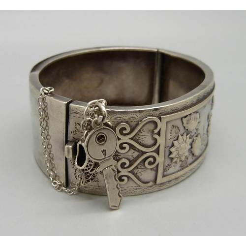 1031 - A Victorian silver bangle, Birmingham 1884