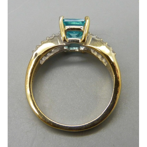 1043 - A silver gilt, neon apatite ring with zircon shoulders, N