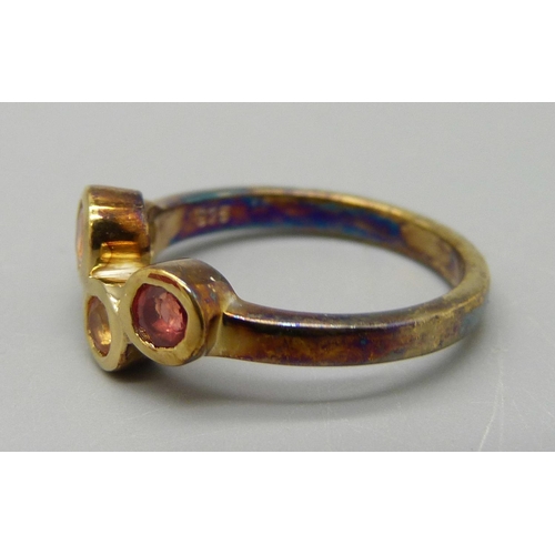 1049 - A silver gilt multi-coloured Songea sapphire ring, L