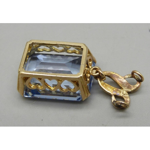 1067 - A 9ct gold, emerald cut blue topaz pendant, 18.3mm x 13.2mm x 8mm, approximately 17ct weight stone, ... 