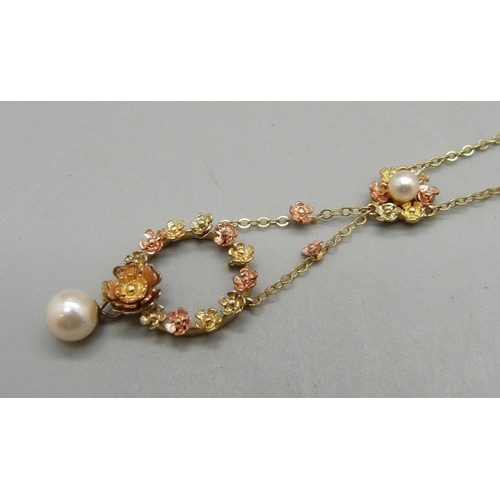 1071 - A 9ct gold necklace with pearl drop, 3.1g