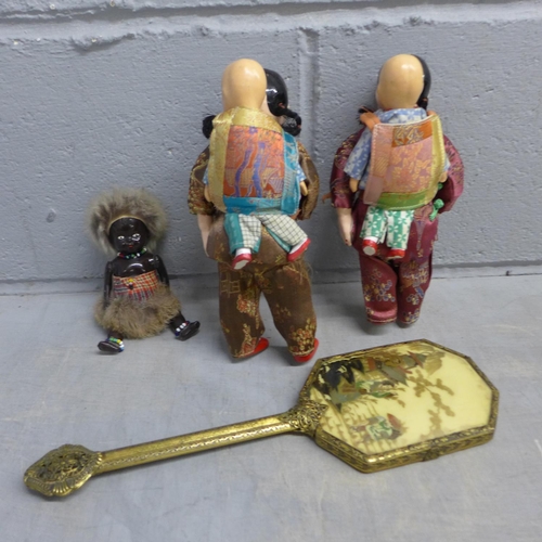 1105 - An oriental hand mirror, two 1950's oriental dolls, mothers with babies in traditional costume and a... 