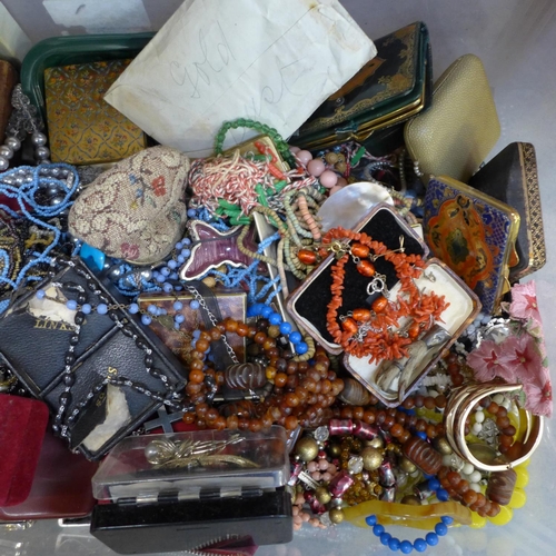 736 - A quantity of costume jewellery, boxes, etc.