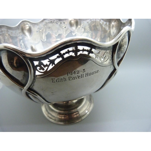 816 - A large silver bowl, Birmingham 1912, George Randle, Victoria Street, Birmingham, with presentation ... 