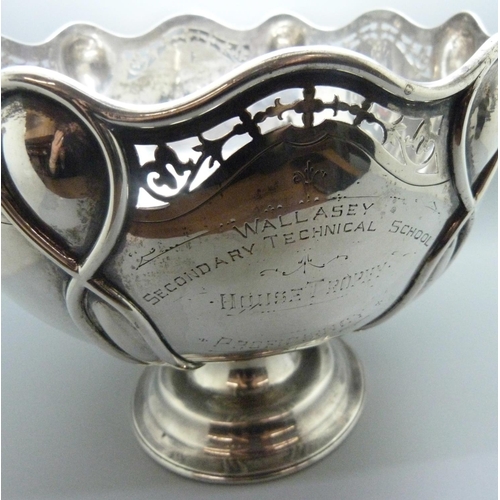 816 - A large silver bowl, Birmingham 1912, George Randle, Victoria Street, Birmingham, with presentation ... 