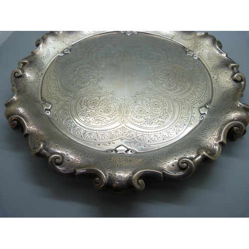 817 - A large late Victorian silver tray, London 1897, George Edward & Sons, 785g, diameter 29/30cm