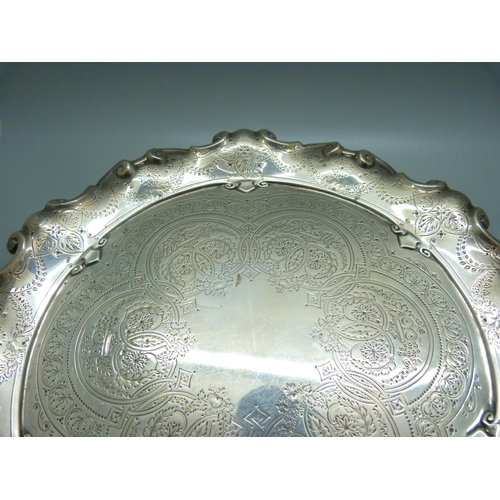 817 - A large late Victorian silver tray, London 1897, George Edward & Sons, 785g, diameter 29/30cm