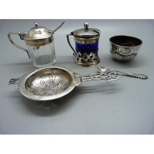 839 - A silver strainer and salt, 70g, a silver mounted mustard, a plate and blue glass mustard and a a pa... 