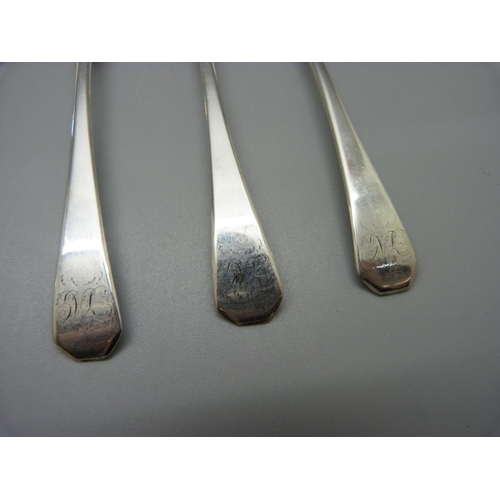 840 - A set of six silver spoons, London 1793, 85g