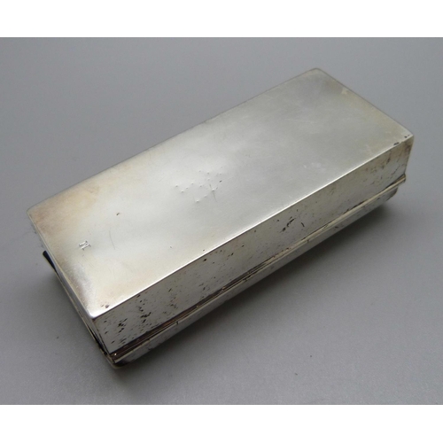 843 - An Art Nouveau silver box by William Comyns, London 1911, 71g, 10cm