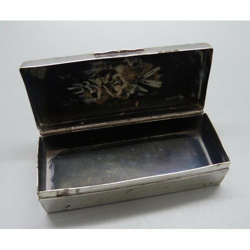 843 - An Art Nouveau silver box by William Comyns, London 1911, 71g, 10cm