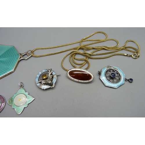 911 - Enamelled jewellery and a handbag mirror, (enamel on four pieces a/f, mirror a/f)