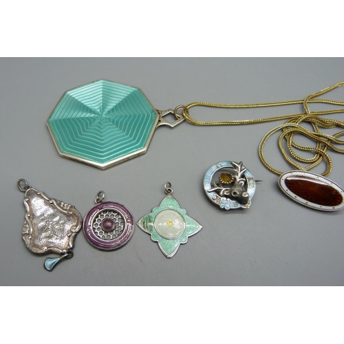 911 - Enamelled jewellery and a handbag mirror, (enamel on four pieces a/f, mirror a/f)