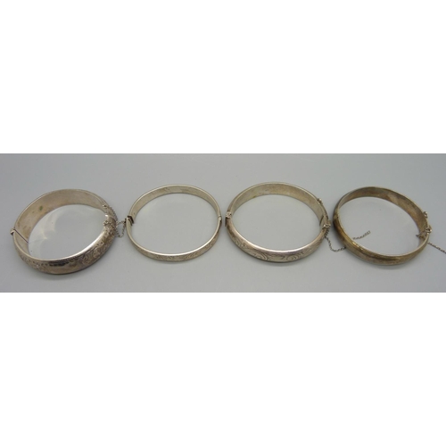 943 - Four silver bangles, 77g