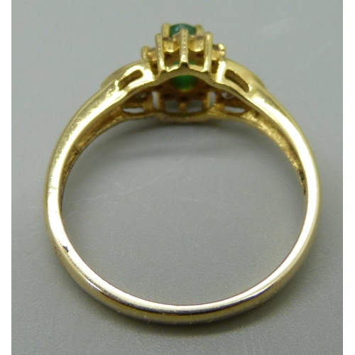 989 - A yellow metal, emerald and diamond ring, marked 18K, 3.2g, O