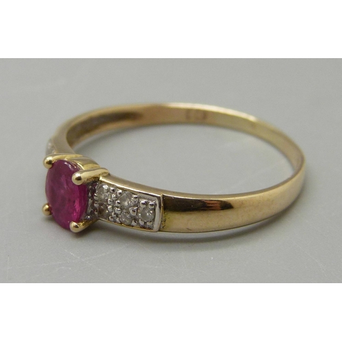 991 - A 9ct gold, ruby and diamond ring, 1.4g, R