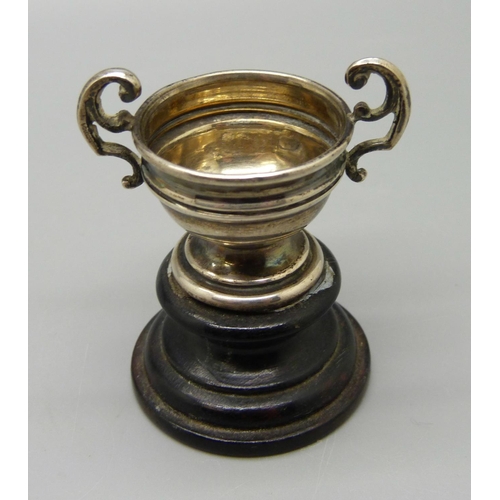 993 - A miniature silver trophy, Birmingham 1907, 10g