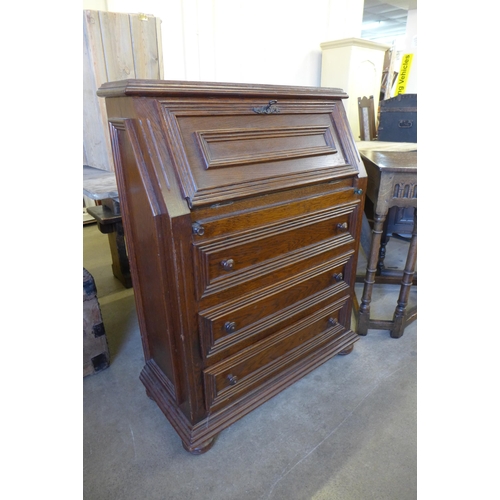 189 - An oak bureau