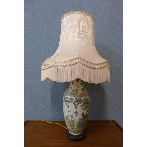 331 - A Chinese porcelain table lamp