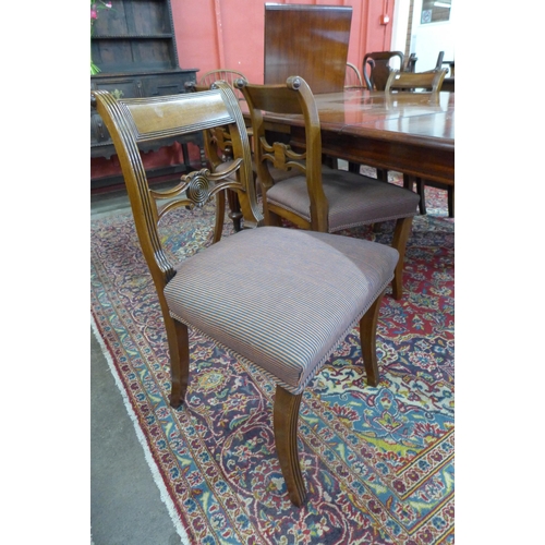 85 - A Victorian mahogany extending dining table and six Regency style chairs, table dimensions; 72cms h,... 