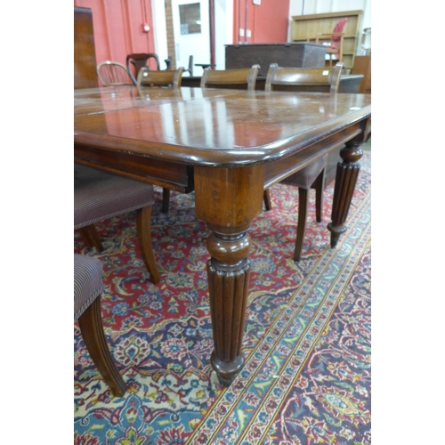 85 - A Victorian mahogany extending dining table and six Regency style chairs, table dimensions; 72cms h,... 