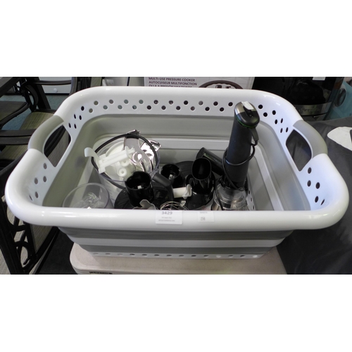 3429 - Braun Hand Blender and Addis Laundry Basket (45ltr), (258-220,226)   * This lot is subject to vat